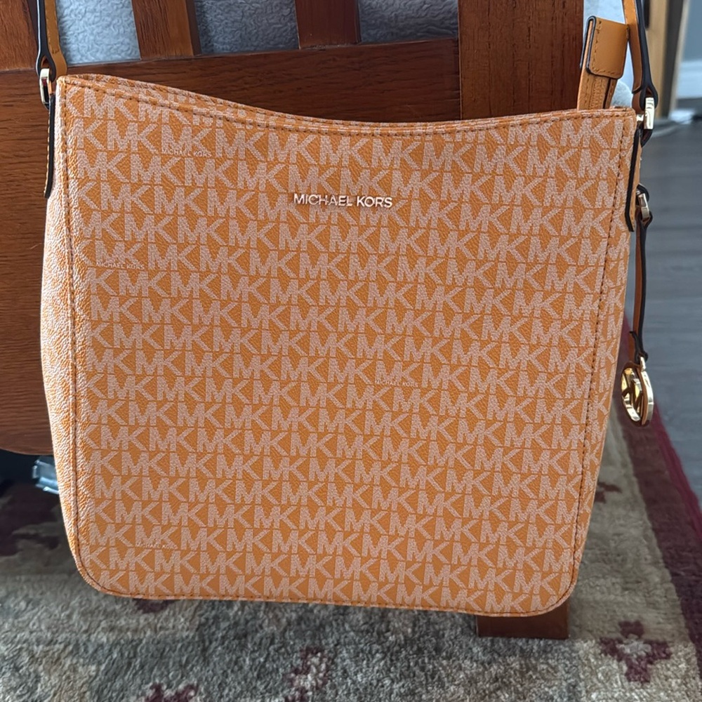 Michael Kors Jet set Travel Large Logo Messenger Bag